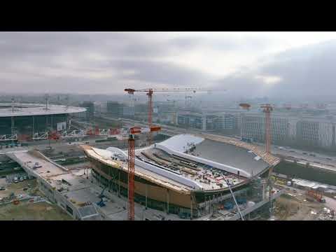 Survol du chantier du Centre Aquatique et son franchissement